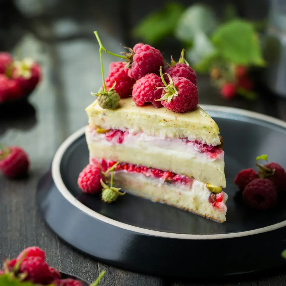 Pastel con frutos rojos