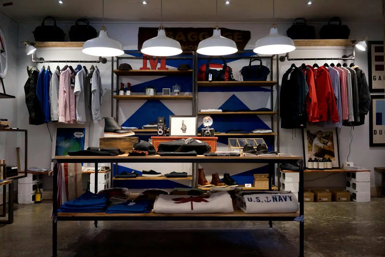 Interior de una tienda local